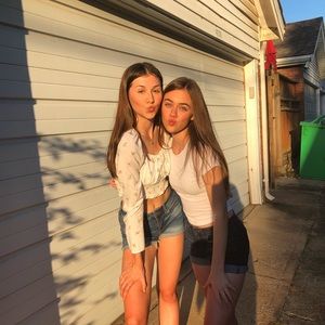 Meet your Posher, Ava